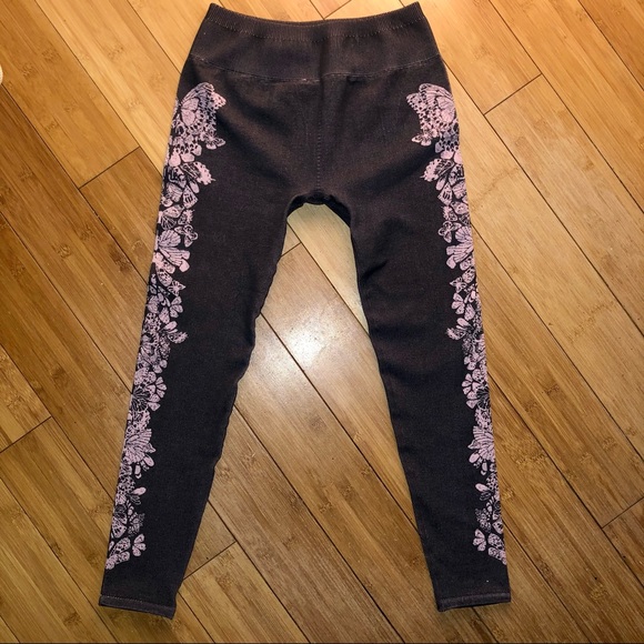 Fabletics Mid-Rise Purple Butterfly 7/8 Leggings - Picture 7 of 13